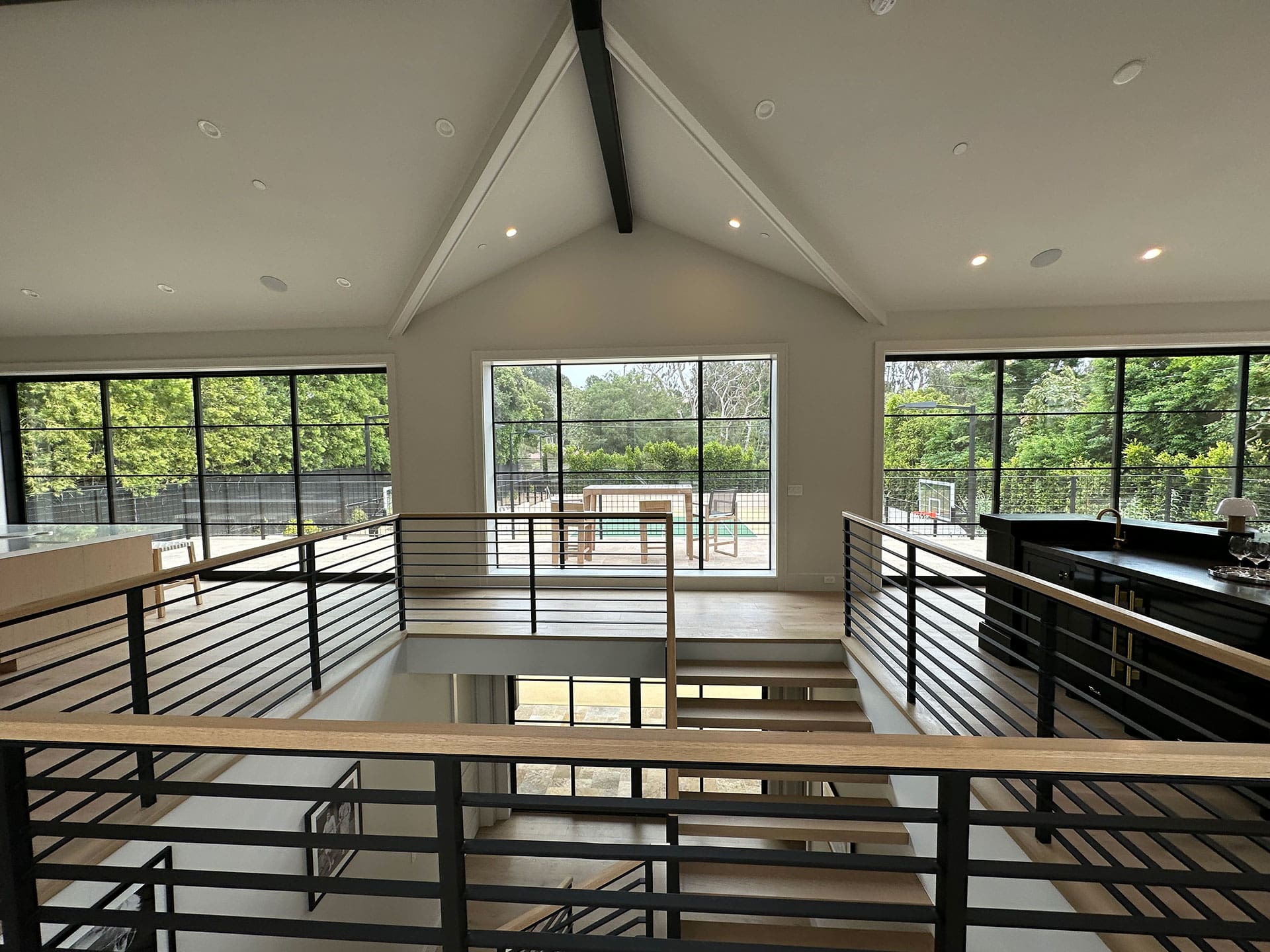 Mandeville Canyon Road image 5