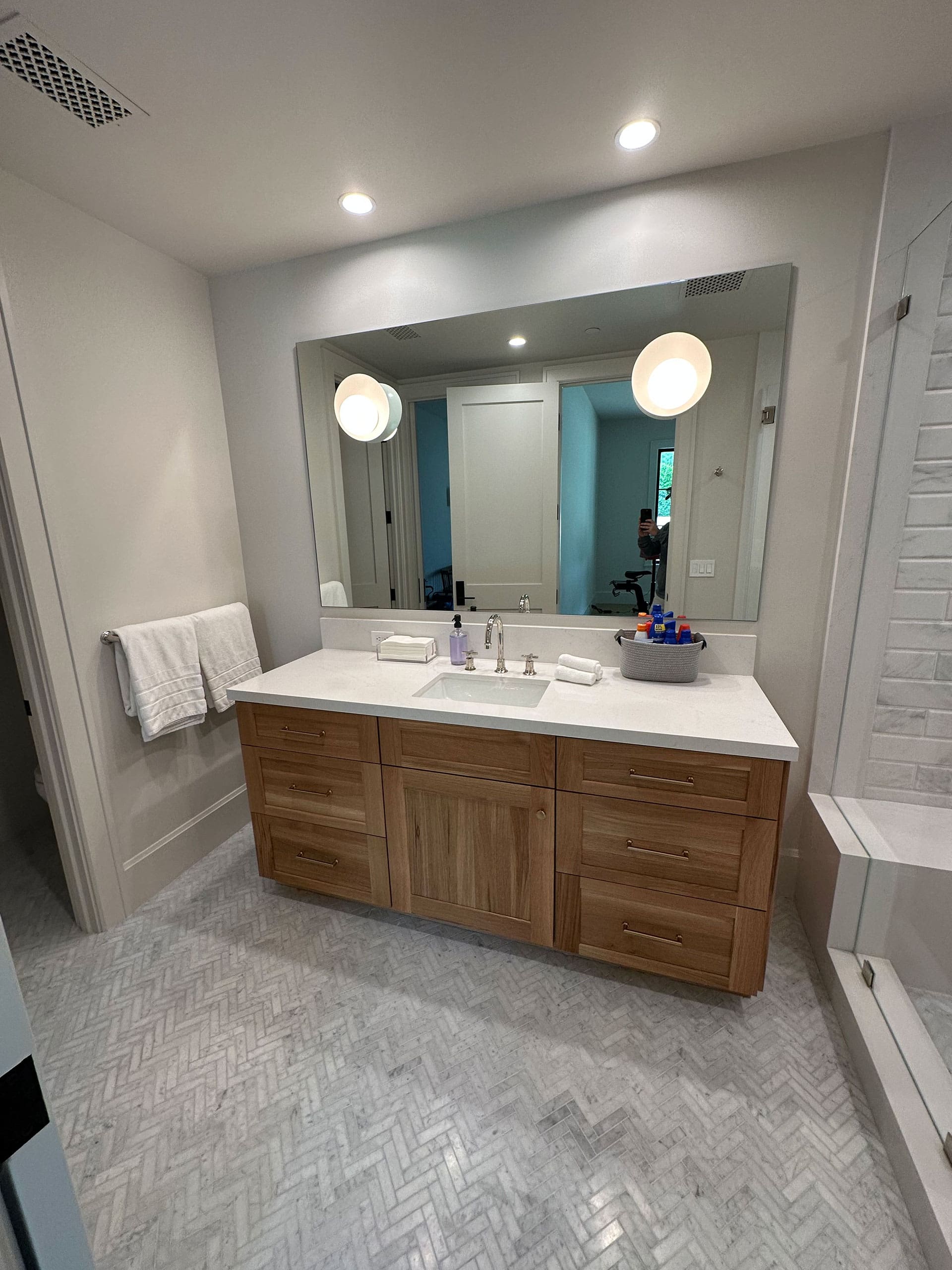 Mandeville Canyon Road image 7