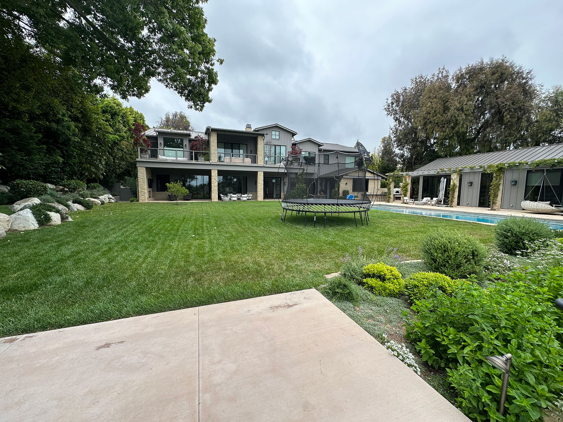 Mandeville Canyon Road image 9