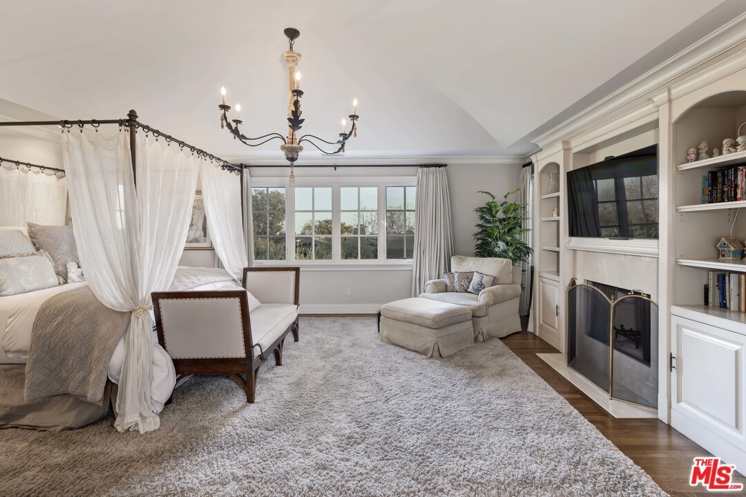 Toyopa Drive image 11